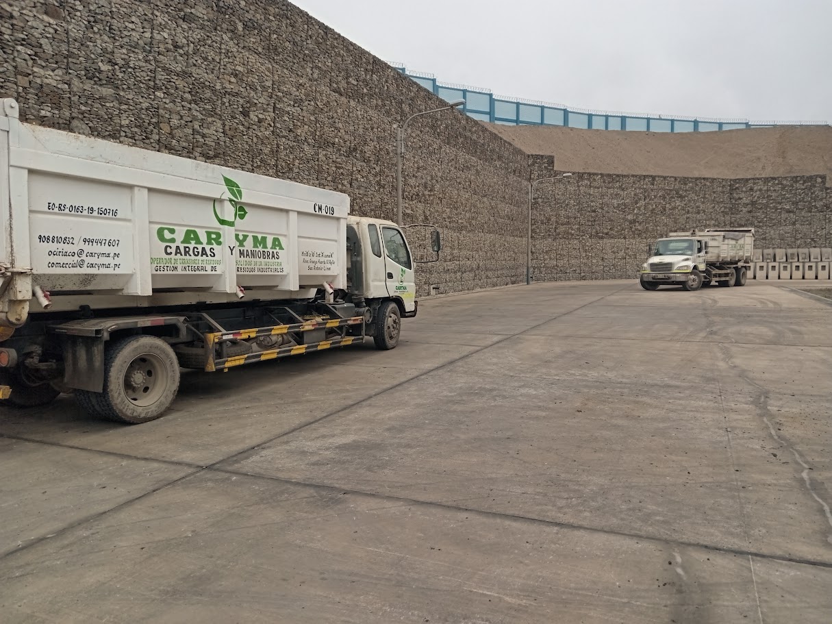 Operación de manejo responsable de residuos sólidos de CARYMA en Perú